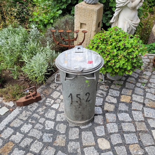 Schöne alte aschetonne - schöne,