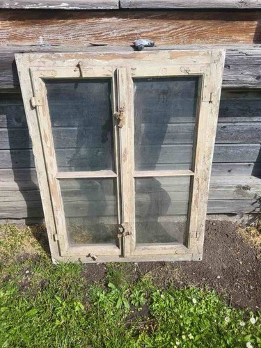 Altes holzfenster mit rahmen - altes,